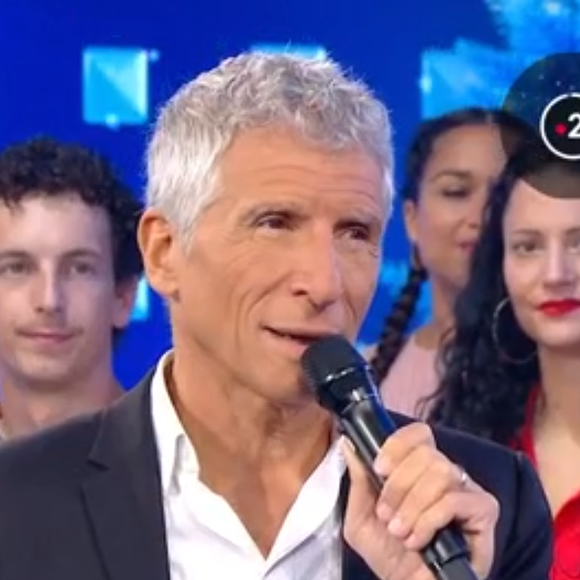 "Ça s'appelle un hôtel alors, s'il y a 17 chambres avec 17 salles de bain. C'est un château votre truc", a réagi l'animateur 

Raphaël, Maestro de N'oubliez pas les paroles - capture d'écran France 2