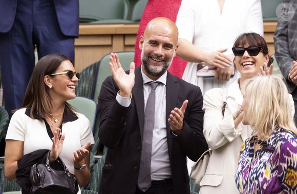 Pep Guardiola avec sa femme Cristina Serra et leur fille Maria à Wimbledon, le 6 juillet 2024.