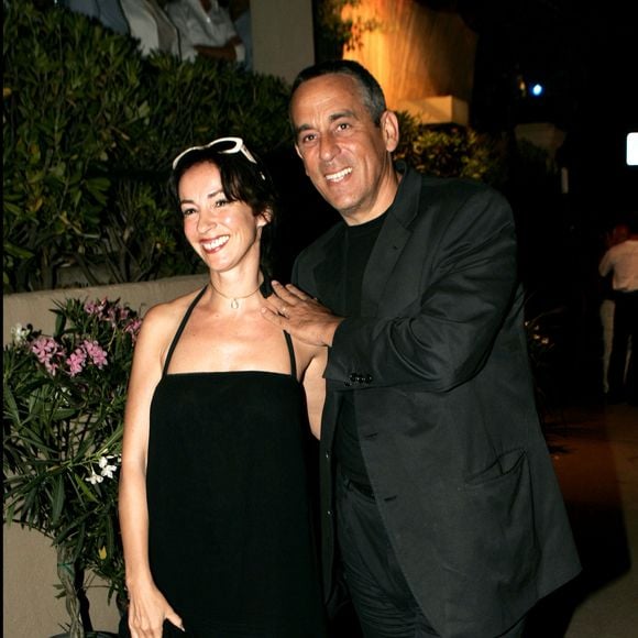 Béatrice, mère des trois enfants de Thierry Ardisson, n'est plus.

Thierry Ardisson et Béatrice Loustalan - Arielle Dombasle donne un concert à Ramatuelle dans le cadre du Festival.
DOMINIQUE JACOVIDES / BESTIMAGE