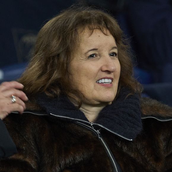 Anne Roumanoff en tribunes du match de Ligue 1 McDonald's opposant le Paris Saint-Germain (PSG) au Racing Club de Strasbourg Alsace (4-2) au Parc des Princes à Paris, France, le 19 octobre 2024. © Cyril Moreau/Bestimage
