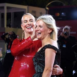 Carole Bouquet et Mélanie Laurent ont foulé le tapis rouge de la Mostra de Venise.

Carole Bouquet et Mélanie Laurent assistent à la projection du film « Un Bon Avocat » dans le cadre du 83e Festival international du film de Venise, à la Sala Grande, à Venise, en Italie.

Photo par DPA/ABACA