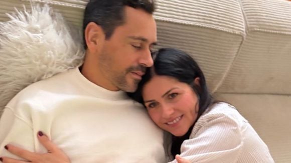 Olivier Colas de retour à la maison en béquilles et avec un corset, Delphine partage leurs retrouvailles en famille