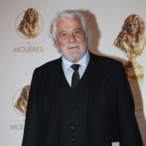 Un petit garçon qui était adoré par sa mère mais souvent rejeté par son père, polytechnicien à la rigueur implacable. Une enfance et un manque d'amour qui a laissé des traces dans le coeur de Jacques Weber.

Jacques Weber - 33ème « Nuit des Molières » aux Folies Bergère à Paris le 30 Mai 2022. Bertrand Rindoff / Bestimage