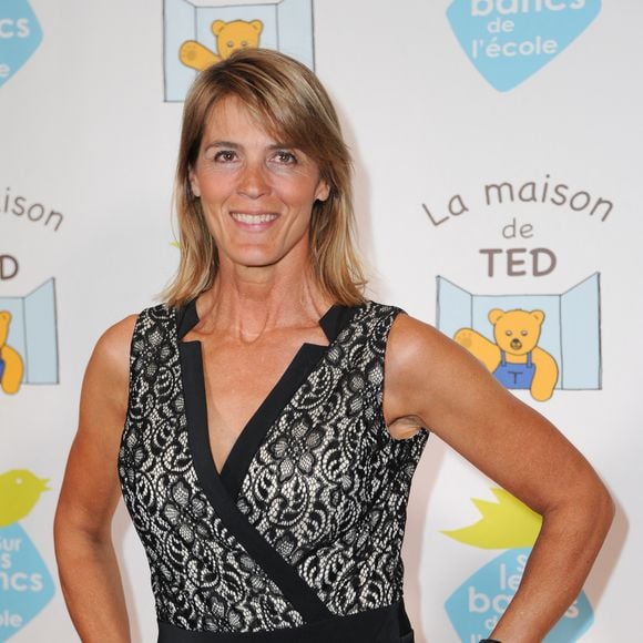 Nathalie Simon arrivant au gala de charité pour l'autisme 'Sur les bancs de l'école' qui s'est tenu au Pavillon Gabriel, à Paris, France, le 7 novembre 2016. Photo par Mireille Ampilhac/ABACAPRESS.COM