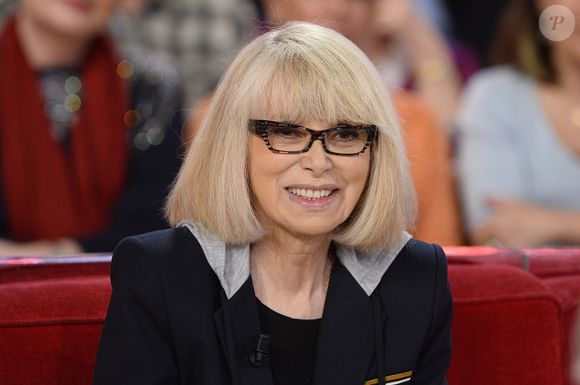 Mireille Darc - Enregistrement de l'émission "Vivement Dimanche" à Paris le 18 Mars 2015. L'émission sera diffusée le 22 Mars.