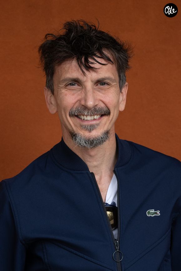 Arnaud Tsamere prend la pose à Roland-Garros à l'occasion du tournoi de Roland-Garros, le 27 mai 2025, à Paris, en France. Photo de Laurent Zabulon/ABACAPRESS.COM
