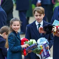 Le prince George complice avec sa sœur Charlotte pour Noël, un moment immortalisé en vidéo !