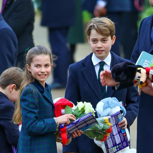 Le prince George complice avec sa sœur Charlotte pour Noël

Prince Louis, Princesse Charlotte, Prince George - La famille royale britannique se rend à la messe de Noël à Sandringham.