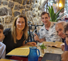 À leurs côtés, sa vie retrouve des semblants de normalité, entre parties de pêche avec son père et sorties au restaurant.

Paul Seixas, le jeune espoir du cyclisme français est soutenu par ses parents Emmanuel et Emmanuelle.