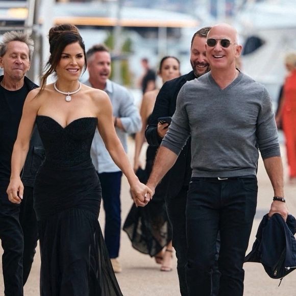 Exclusif - Jeff Bezos et sa fiancée Lauren Sanchez se rendent à la soirée du "Global Gift Gala" lors du 78e Festival International du Film de Cannes, le 19 mai 2025. Backgrid USA / Bestimage