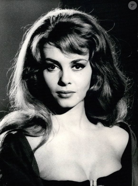 L'actrice française Michèle Mercier jouera dans "Angélique, Marquise Des Anges". Après de longs mois de discussion, Bernard Borderie qui réalisera le film, adapté des célèbres livres, a choisi Michèle Mercier pour le rôle principal. 

© Keystone Pictures USA/ZUMAPRESS