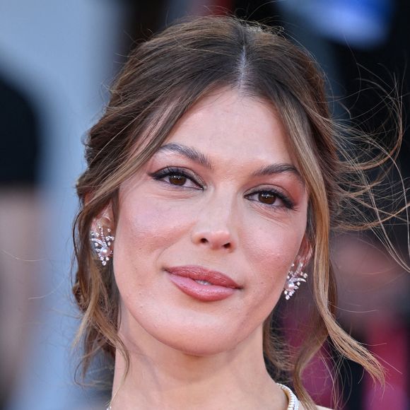 En ce début d'année, Iris Mittenaere s'est octroyée une pause dans un cadre idyllique...

Iris Mittenaere lors de la première de Père Mère Sœur Frère dans le cadre du 82ème Festival International du Film de Venise au Lido de Venise, Italie. Photo par Aurore Marechal/Abaca
