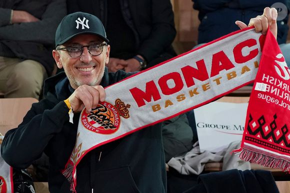 Gad Elmaleh lors du match de basketball d'Euroleague opposant l'AS Monaco au Real Madrid (98-74) à Monaco, le 19 janvier 2024. © Norbert Scanella/Panoramic/Bestimage