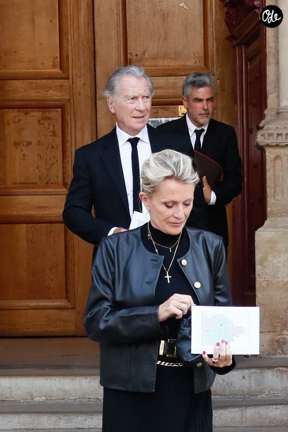 Sophie Davant et son compagnon William Leymergie à la sortie des obsèques de Philippe Labro en l'église de Saint-Germain-des-Prés à Paris le 13 juin 2025.

© Dominique Jacovides - Christophe Clovis / Bestimage