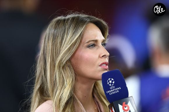 Dans les colonnes de "Libération", elle a détaillé certains principes qu’elle applique au quotidien, comme l’absence d’alcool, de tabac, de café ou de thé.

Ophélie Meunier lors de la finale de la Ligue des champions UEFA 2025/26 entre le Paris Saint-Germain et Arsenal FC, le 30 mai 2026 à la Puskás Arena de Budapest. © Mickael Chavet/ZUMA Press Wire
