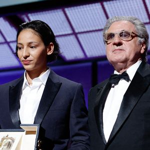Nadia Melliti (prix d’interprétation féminine pour “La petite dernière”), Daniel Auteuil lors de la cérémonie de clôture de la 78ème édition du festival international du film de Cannes le 24 mai 2025.

© Moreau / Jacovides / Bestimage