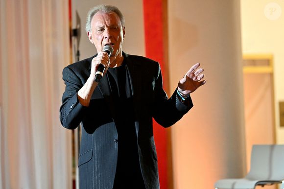 Sept mois après la mort du chanteur, sa veuve a dispersé ses cendres. 

Herbert Léonard durant le dîner de Gala caritatif de l'association Enfant Star et Match à l'hôtel Negresco à Nice, le 8 juin 2024. © Bruno Bebert / Bestimage