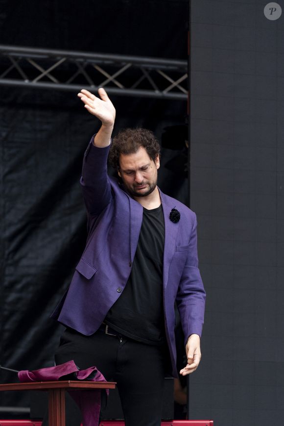 Exclusif - Eric Antoine lors de l’hommage à l'humoriste Guillaume Bats, mort à 36 ans, à Montmirail, Marne, France, le 17 juin 2023. © Pierre Perusseau/Bestimage