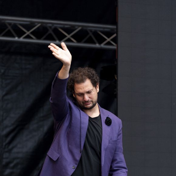 Exclusif - Eric Antoine lors de l’hommage à l'humoriste Guillaume Bats, mort à 36 ans, à Montmirail, Marne, France, le 17 juin 2023. © Pierre Perusseau/Bestimage