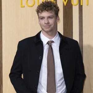 Quadruple médaillé d'or aux Jeux olympiques de Paris 2024, Léon Marchand ne consacre pas tout son temps à la natation. 

Léon Marchand - Photocall du défilé de mode Louis Vuitton Prêt à Porter Collection Homme Printemps/Été 2027 lors de la Fashion Week de Paris
© Olivier Borde / Bestimage