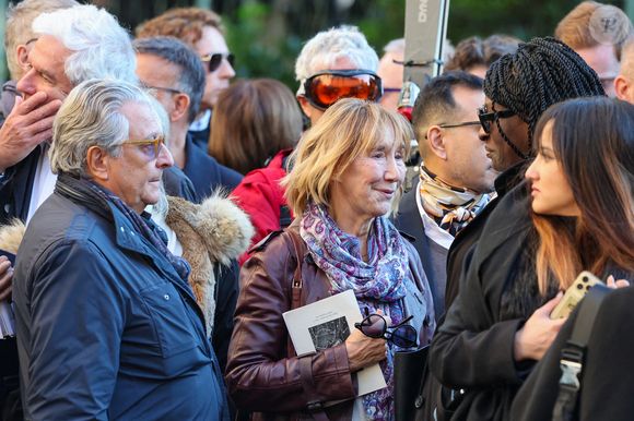 Christian Clavier, Marie-Anne Chazel, Ramatoulaye Diop, la veuve du défunt - Sortie des Obsèques de Michel Blanc en l'église Saint-Eustache à Paris, le 10 octobre 2024. 
© Moreau / Jacovides / Bestimage
