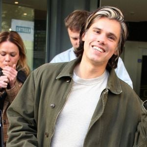 Exclusif - Orelsan quitte les studios de RTL à Paris le 17 octobre 2025.
© Jonathan Rebboah / Psnewz / Bestimage