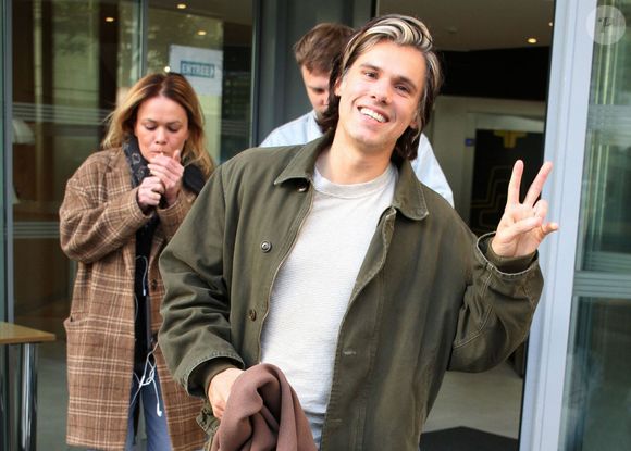 Exclusif - Orelsan quitte les studios de RTL à Paris le 17 octobre 2025.
© Jonathan Rebboah / Psnewz / Bestimage