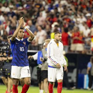 En parallèle, la FFF a dévoilé, mercredi 29 juillet 2026, un nouveau logo pour les Bleus.

Kylian Mbappe Elyxandro Cegarra / PsnewZ / Bestimage