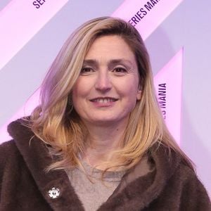 Julie Gayet a annoncé sur Instagram la disparition de son amie Delphine Paul.

Julie Gayet - Personnalités au Festival Séries Mania à Lille. © Stéphane Vansteenkiste / Bestimage
