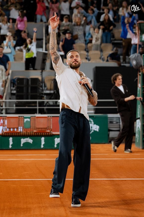 Les deux frères collaborent régulièrement sur les projets de M. Pokora.

M. Pokora au tournoi de Roland-Garros, à Paris, le 20 mai 2026.

© Pauline Figuet/Sport Press Photo via ZUMA Press/Bestimage