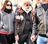 A la surprise générale ce vendredi 14 mars 2025, Renaud et sa fille Lolita Séchan ont ravi les internautes en dévoilant un projet tenu jusque-là secret !
Lolita Séchan et son père le chanteur Renaud, Romane Serda - Obsèques de Thierry Séchan frère du chanteur Renaud) au cimetière du Montparnasse à Paris le 16 janvier 2019. (Agence /Bestimage).