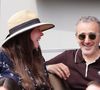 Elie Semoun et sa compagne Aude Fraineau (enceinte) dans les tribunes lors des Internationaux de France de Tennis de Roland Garros 2025. Paris, le 1er Juin 2025. © Dominique Jacovides/Bestimage