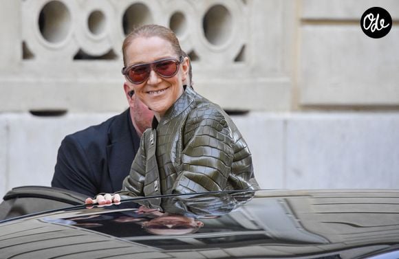 Céline Dion acclamée par ses fans à la sortie de l'hôtel Royal Monceau, sous le regard de ses fils, Nelson et E.Angelil © PixPlanete / Bestimage