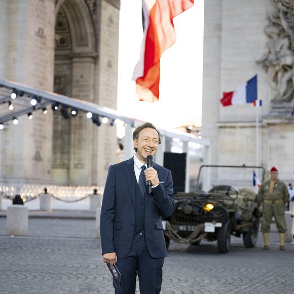 Exclusif - Stéphane Bern - Emission "Le concert pour la paix" sur les Champs-Elysées à Paris, retransmis en direct sur France 2, le 8 mai 2025. © Christophe Clovis - Pierre Perusseau / Bestimage