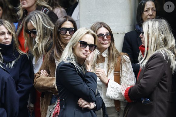 Une cérémonie poignante marquée par la présence de ses célèbres amies Veronika Loubry et Estelle Lefébure 

Estelle Lefébure, Veronika Loubry - Sorties des Obsèques de Constance de la Fontaine en l'église Notre-Dame-de-Grâce-de-Passy à Paris le 12 mai 2026. © Coadic Guirec - Julien Sarkissian / Bestimage