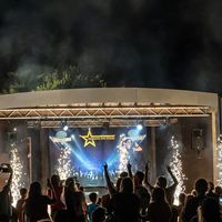 Un membre d'un groupe culte des années 90 participe à la tournée inspirée de la série Camping Paradis