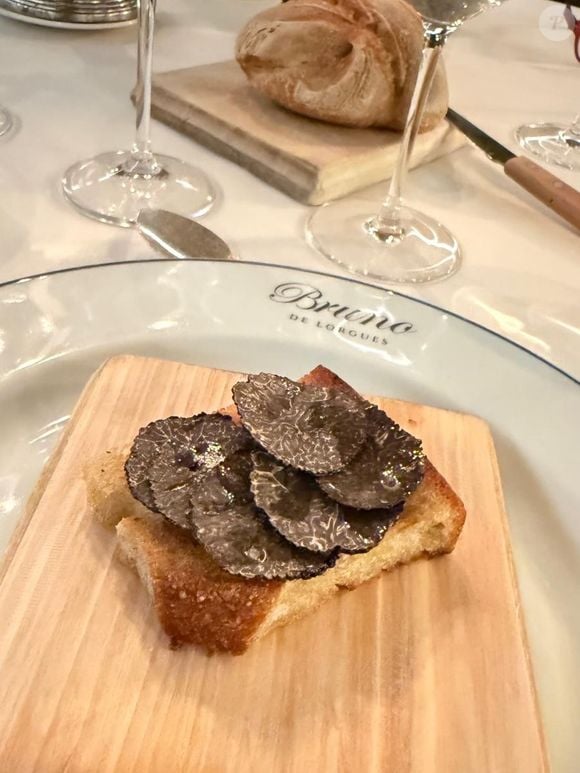 Direction Lorgues, chez Bruno, le temple varois de la truffe.
Instagram @evalongoria, lundi 18 mai.