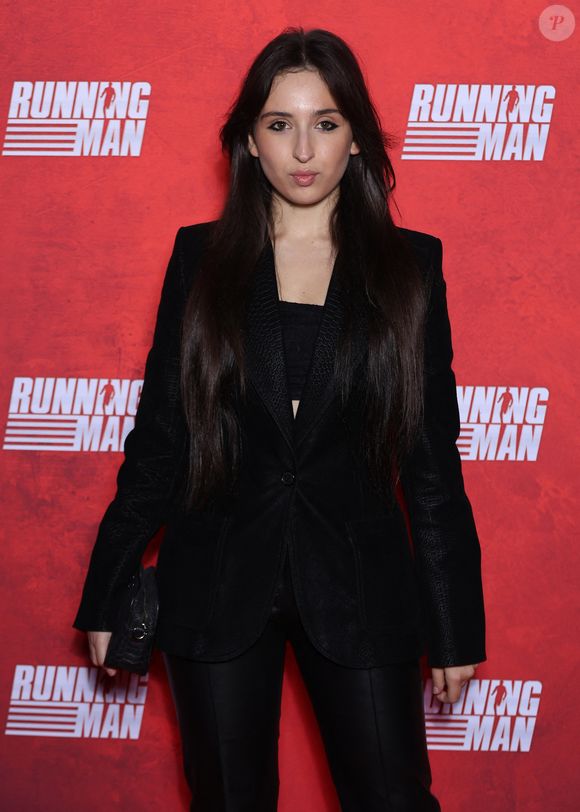 Ne voyant plus son fils Enzy, son soutien à Ambre prend une dimension tout particulière.

Ambre (Star Academy 2025) lors de la première de Running Man au cinéma UGC Ciné Cité Bercy à Paris le 3 novembre 2025.

© Denis Guignebourg / Bestimage