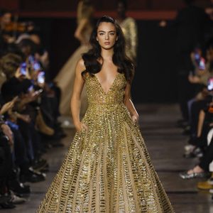 Deva Cassel défile lors du défilé ELIE SAAB Haute Couture printemps-été 2026, dans le cadre de la Semaine de la mode haute couture de Paris, en janvier 2026 – Paris, France, le 28 janvier 2026. Photo : Ik Aldama/ABACAPRESS.COM