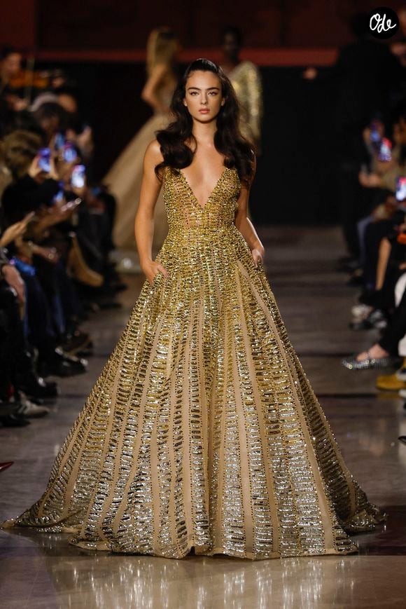 Deva Cassel défile lors du défilé ELIE SAAB Haute Couture printemps-été 2026, dans le cadre de la Semaine de la mode haute couture de Paris, en janvier 2026 – Paris, France, le 28 janvier 2026. Photo : Ik Aldama/ABACAPRESS.COM