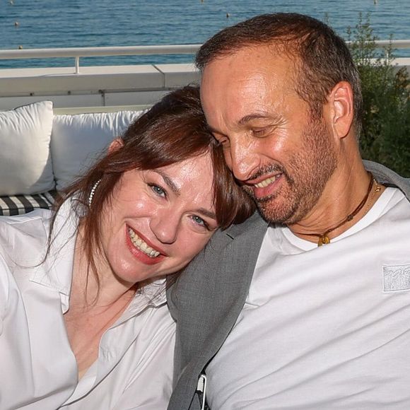 Emilie Dequenne est décédée il y a tout juste deux semaines

Photos publiées par Michel Ferracci, pour ses premiers mots deux semaines après la mort de sa femme Emilie Dequenne. Message publié sur Instagram le 29 mars 2025.