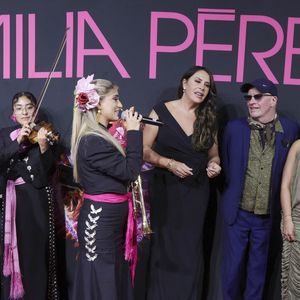Karla Sofía Gascón, Jacques Audiard, Adriana Paz au photocall de la première du film Emilia Perez à Mexico le 15 janvier 2025.