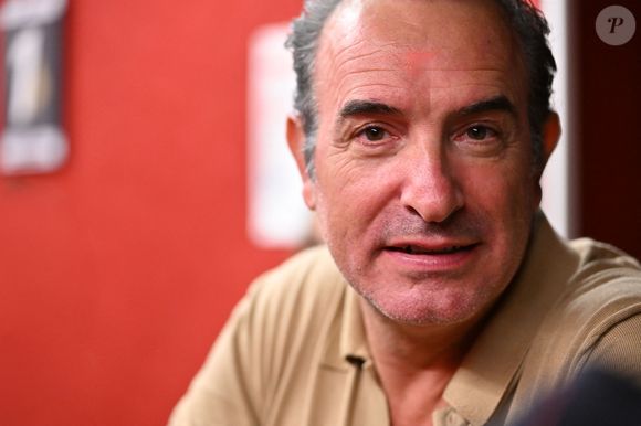 Exclusif - Jean Dujardin, ému, au cinéma Jean Paul Belmondo à Nice, le 7 octobre 2025, où il a rendu hommage à son idole alors qu'il était avec le réalisateur Jan Kounen et l'actrice Marie Josée Croze, pour présenter en avant première, le film L'homme qui retrécit.
Accueilli par le conseiller départemental Auguste Vérola, l'équipe du film a découvert le cinéma géré par le département et baptisé Jean Paul Belmondo, en présence de Paul Belmondo, le 25 novembre 2023.© Bruno Bebert / Bestimage