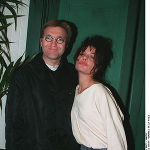 Isabelle Mergault et Laurent Ruquier à la générale de la pièce "La seconde surprise de l'amour" au théâtre Grévin, Paris, le 16/02/1996. Crédit Bestimage
