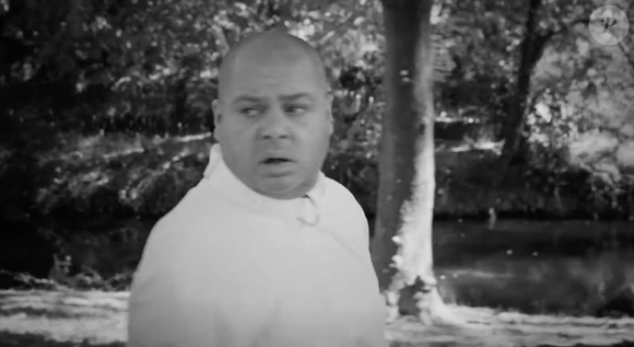 Andrew MacCarthy dans le clip "Borderline", YouTube