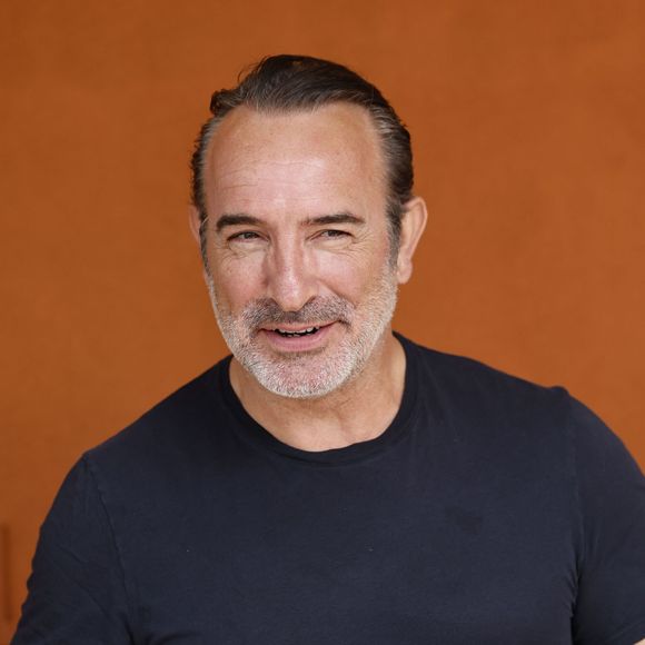Jeudi soir, le tout Saint-Tropez n'avait d'yeux que pour lui. 

Jean Dujardin lors des Internationaux de France de Tennis de Roland Garros 2026, à Paris, France. © Jacovides-Moreau/Bestimage
