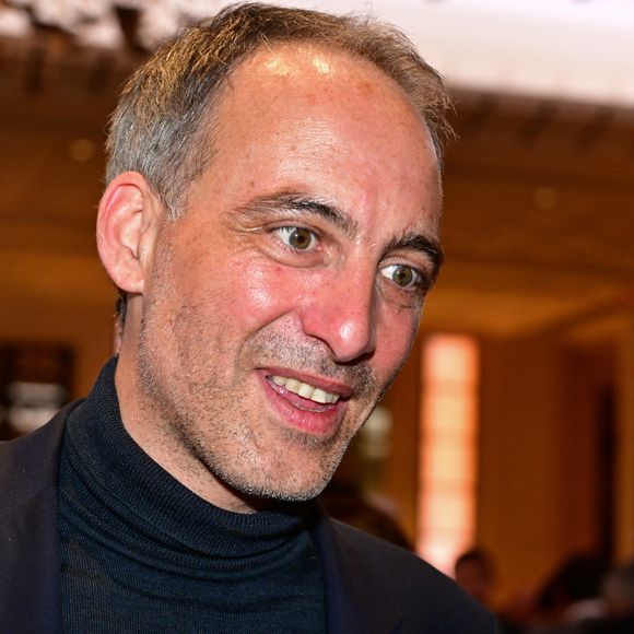 Raphaël Glucksmann au dîner annuel du CCAF (Conseil de coordination des associations arméniennes de France) à l'hôtel du collectionneur à Paris le 11 mars 2025
Comme chaque année, la onzième édition du désormais fameux dîner du CCAF a fait salle comble. 450 personnes se sont retrouvées dans les salons de l'hôtel du collectionneur, à Paris. Lors du cocktail, plusieurs personnalités politiques ont eu l'occasion de s'entretenir avec les invités.
Comme de coutume, un certain nombre de figures intellectuelles étaient également au dîner.
C'est Nelson Monfort qui a présenté la soirée en rappelant que la soirée est l'occasion de nous retrouver et de réaffirmer les liens profonds qui unissent la France et l'Arménie, liens tissés par l'histoire, la culture et des valeurs communes.
Cette soirée incarne à la fois un hommage solennel et un appel à l'action. Hommage envers celles et ceux qui oeuvrent sans relâche pour la cause arménienne; mais appel à la communauté internationale pour qu'elle s'engage résolument pour la justice et la paix.

© Christian Liewig / Bestimage