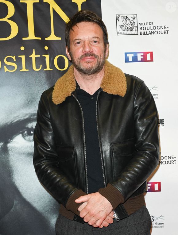 Très active autrefois, sa pratique sportive s’est réorientée vers le yoga, le cross-fit et surtout le vélo.

Samuel Le Bihan - Vernissage de l'exposition Jean Gabin à l'Espace Landowski / Musée des Années 30 à Boulogne-Billancourt le 8 mars 2022. © Coadic Guirev/Bestimage