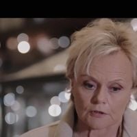 "Ils m'ont flinguée" : abandonnée pendant des années, Muriel Robin n'a pas digéré cette injustice
