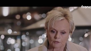 "Ils m'ont flinguée" : abandonnée pendant des années, Muriel Robin n'a pas digéré cette injustice